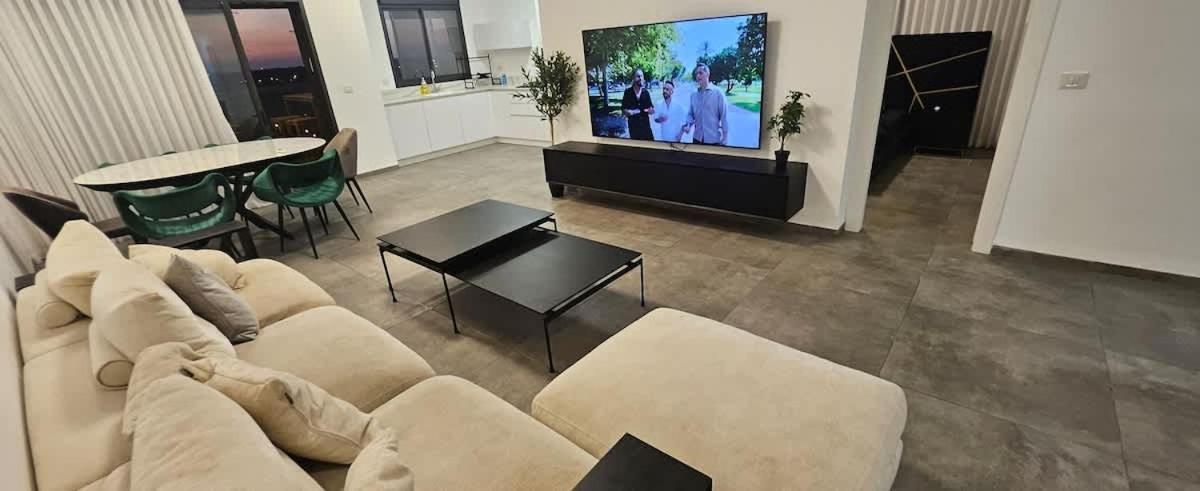 Stunning And Spacious In Kiryat Ata Qiryat Ata Eksteriør bilde