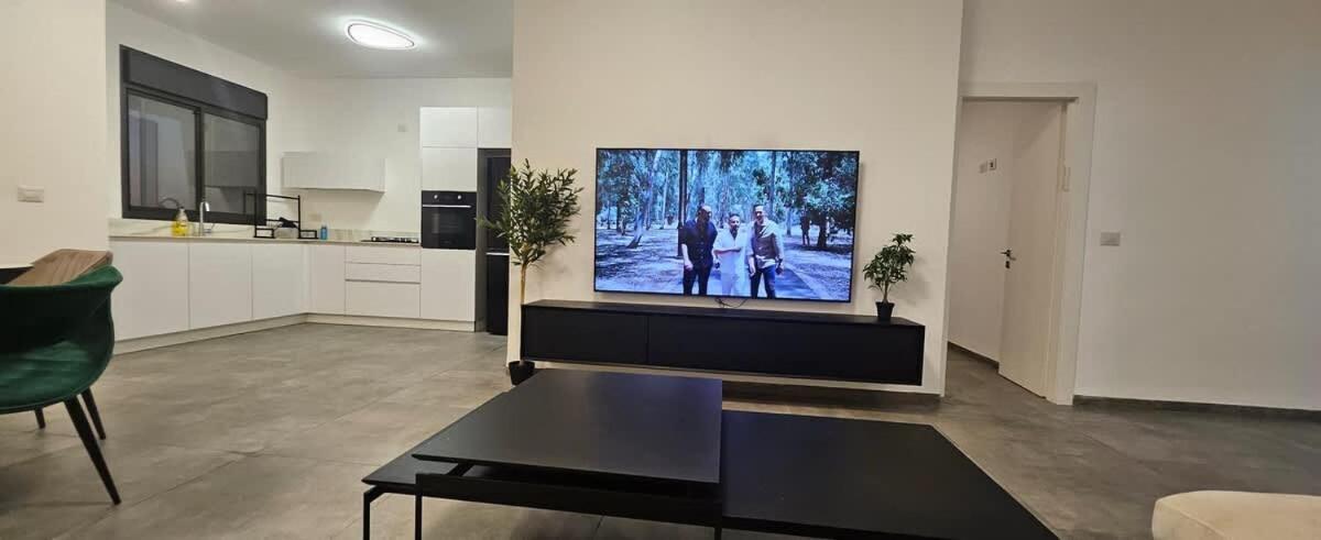 Stunning And Spacious In Kiryat Ata Qiryat Ata Eksteriør bilde